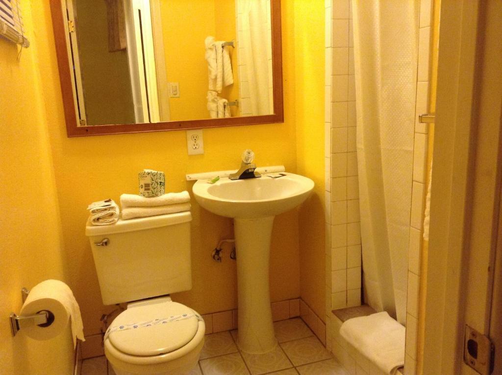 Oceanside Inn & Suites Bagian luar foto