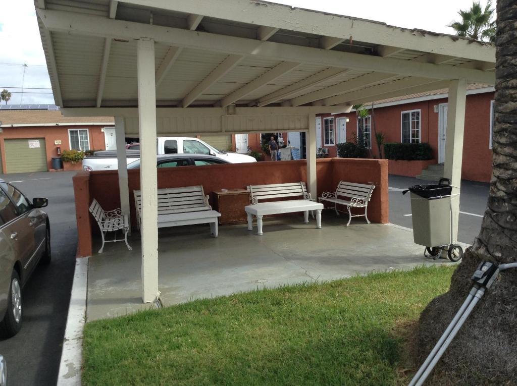 Oceanside Inn & Suites Bagian luar foto