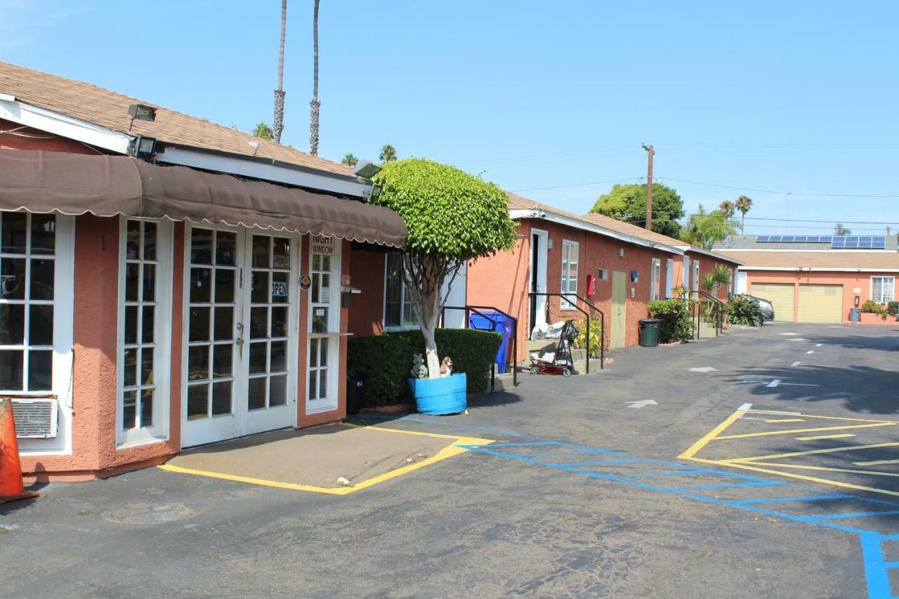 Oceanside Inn & Suites Bagian luar foto