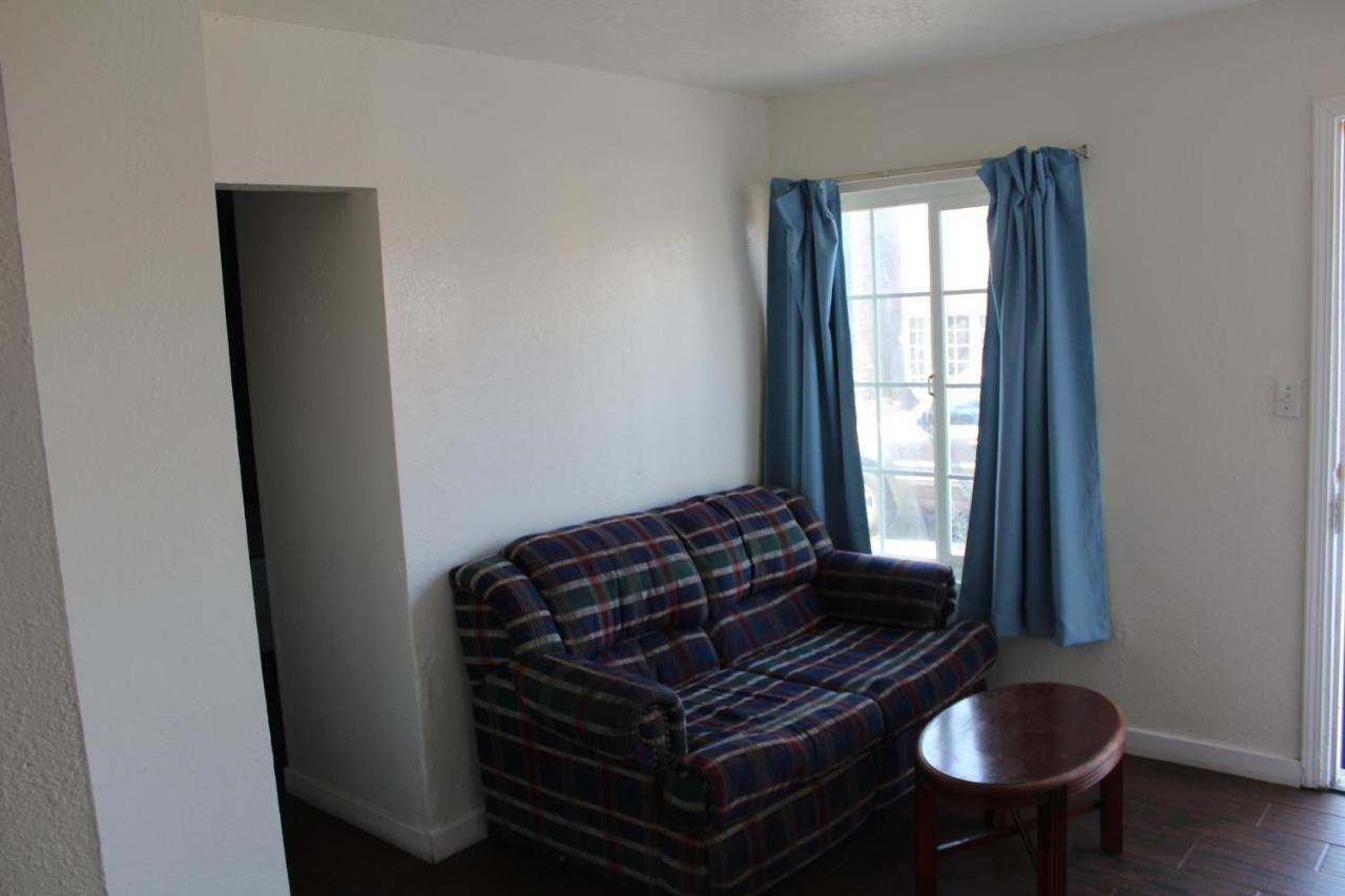 Oceanside Inn & Suites Bagian luar foto